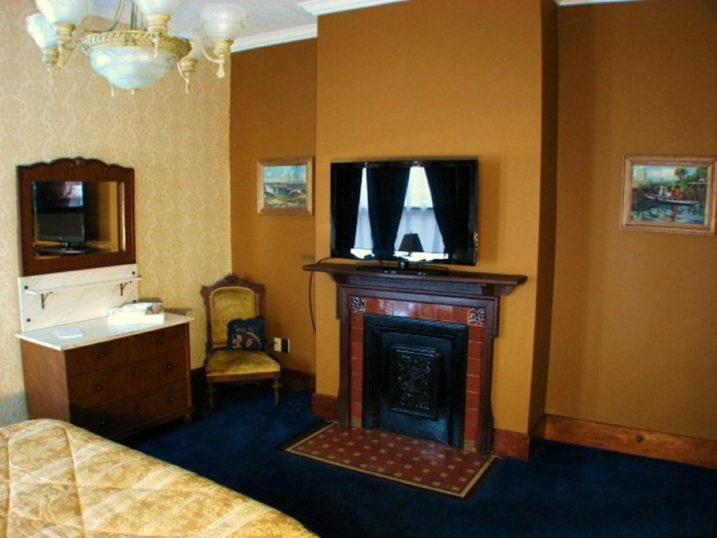 Herrold On Hill Bed And Breakfast Wabash Rom bilde