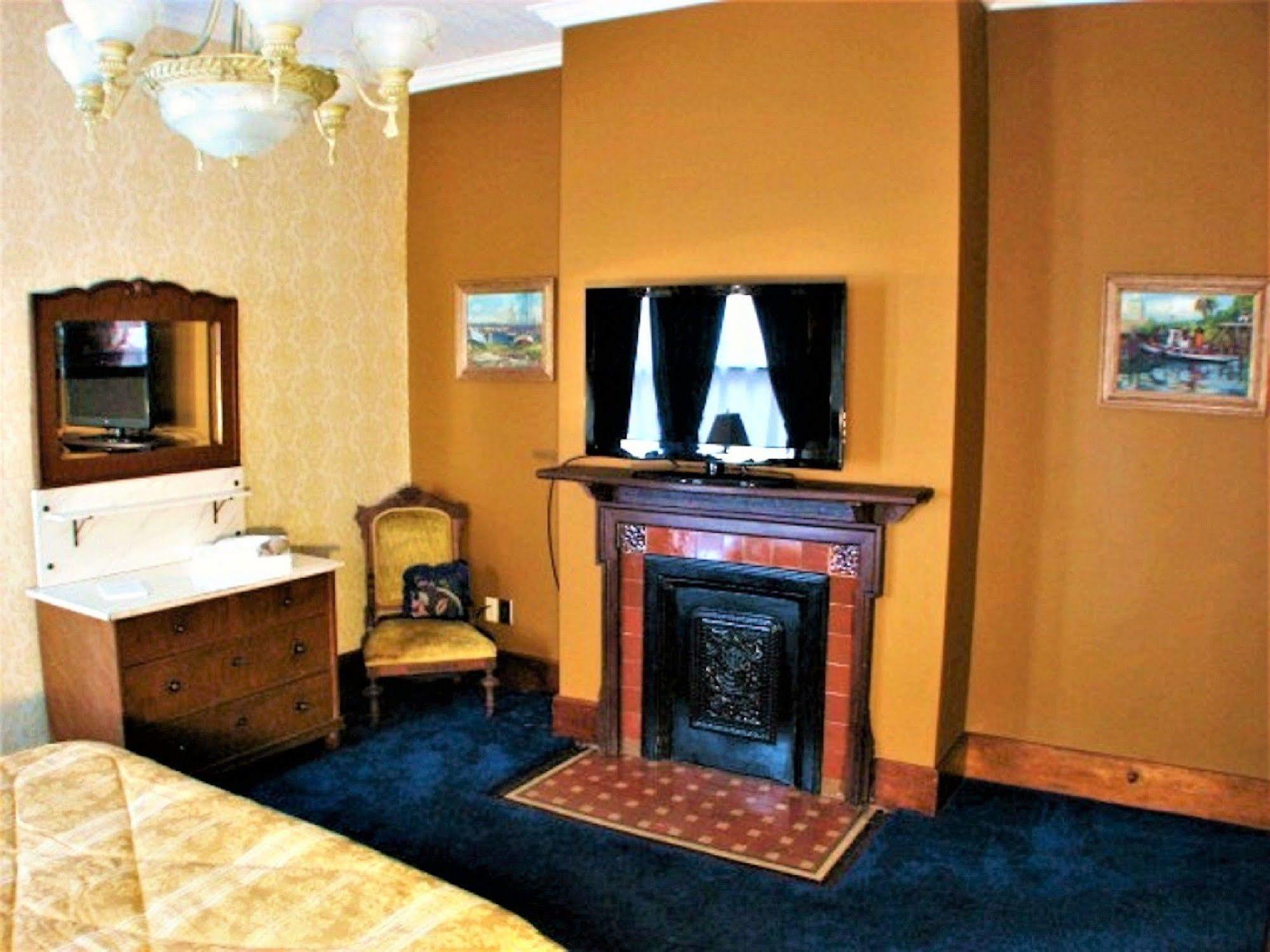 Herrold On Hill Bed And Breakfast Wabash Eksteriør bilde