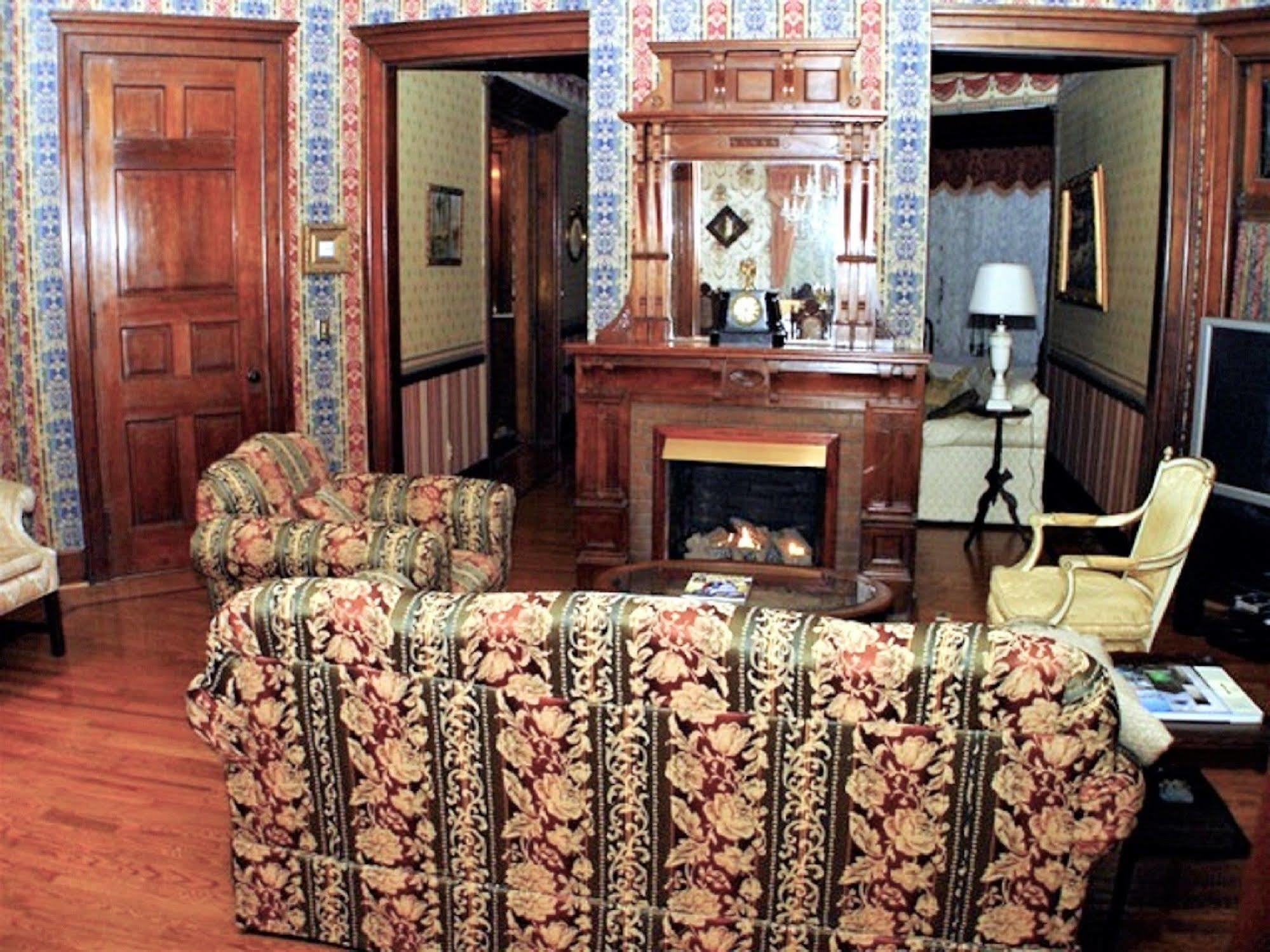 Herrold On Hill Bed And Breakfast Wabash Eksteriør bilde